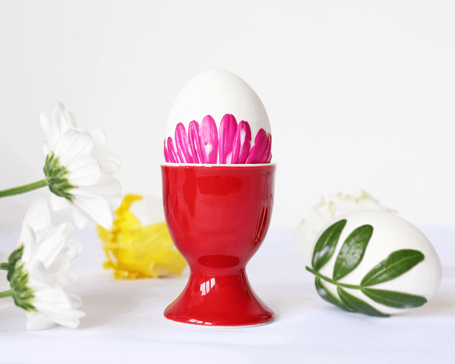 DIY Ostereier mit echten Blumen
